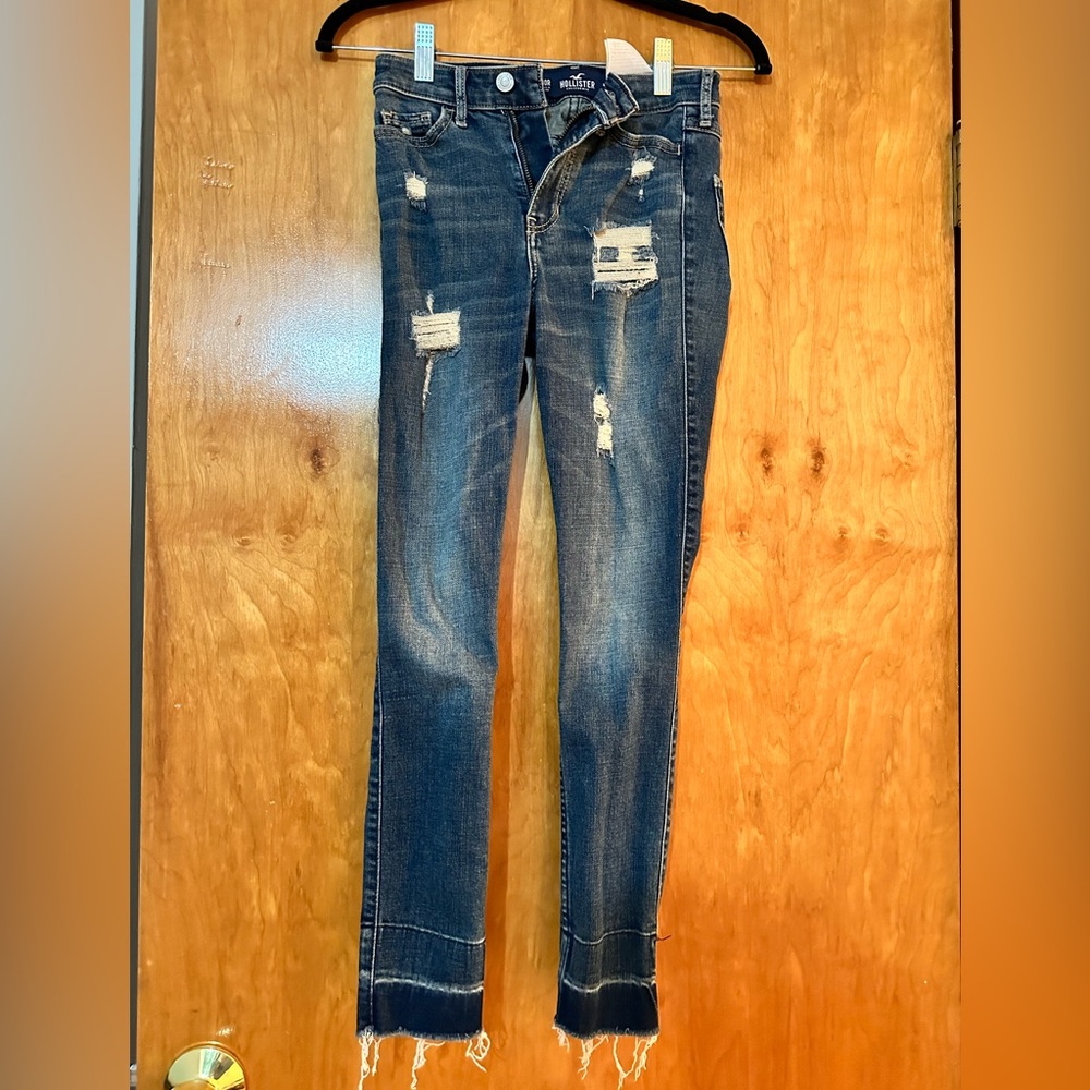 Hollister High Rise Super Skinny Cropped Denim Jean in Shape Love 00R
